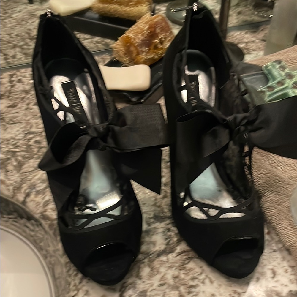 White House Black Market Black Heels Classic Design